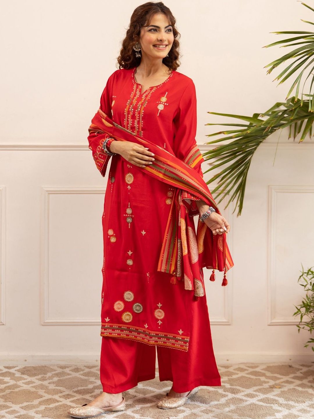 Ethnic Motifs Embroidered Thread Work Kurta With Palazzos & Dupatta
