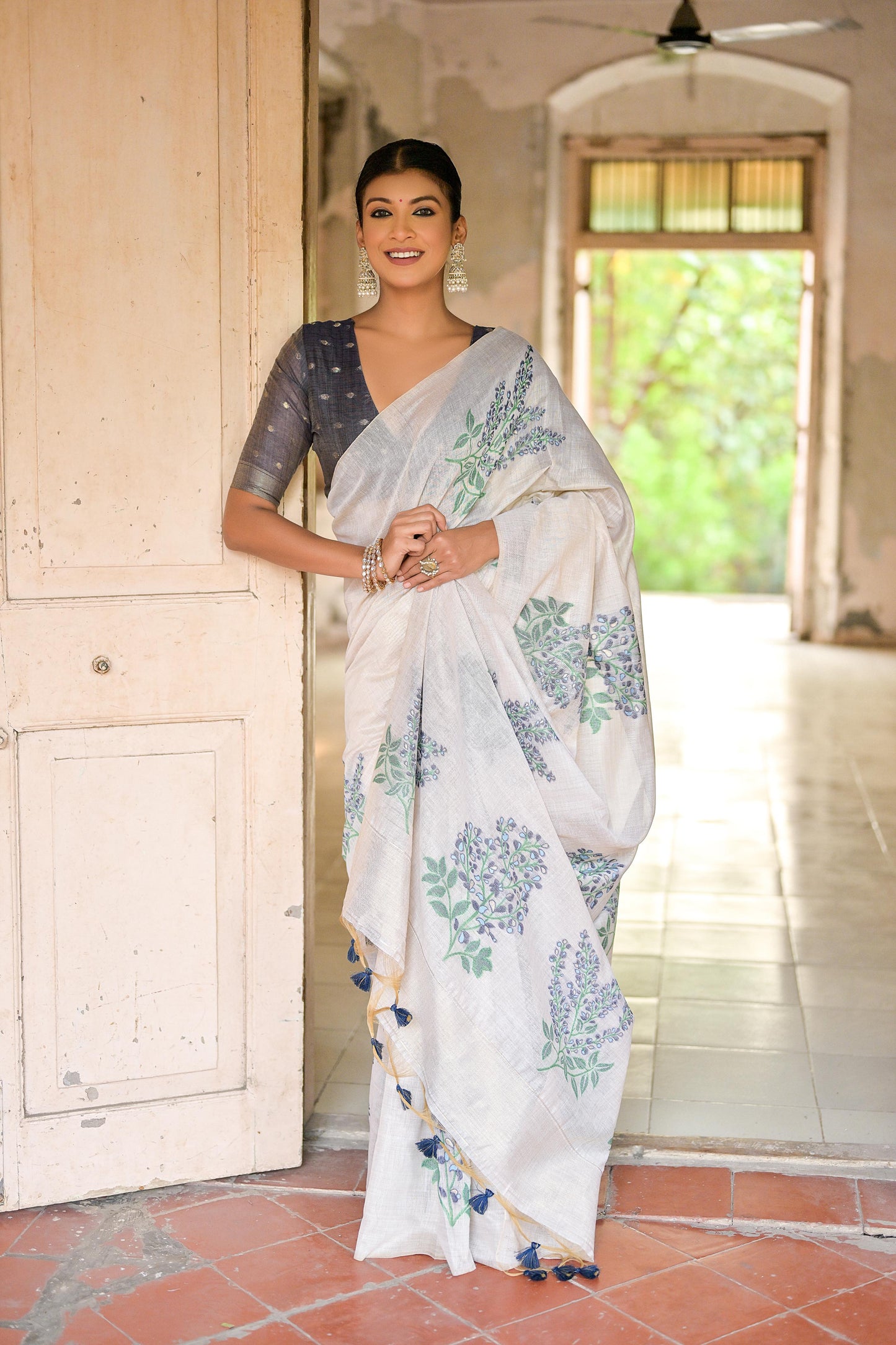 Dhiyona GR Women's Ice White & Navy Muga Cotton Woven Saree