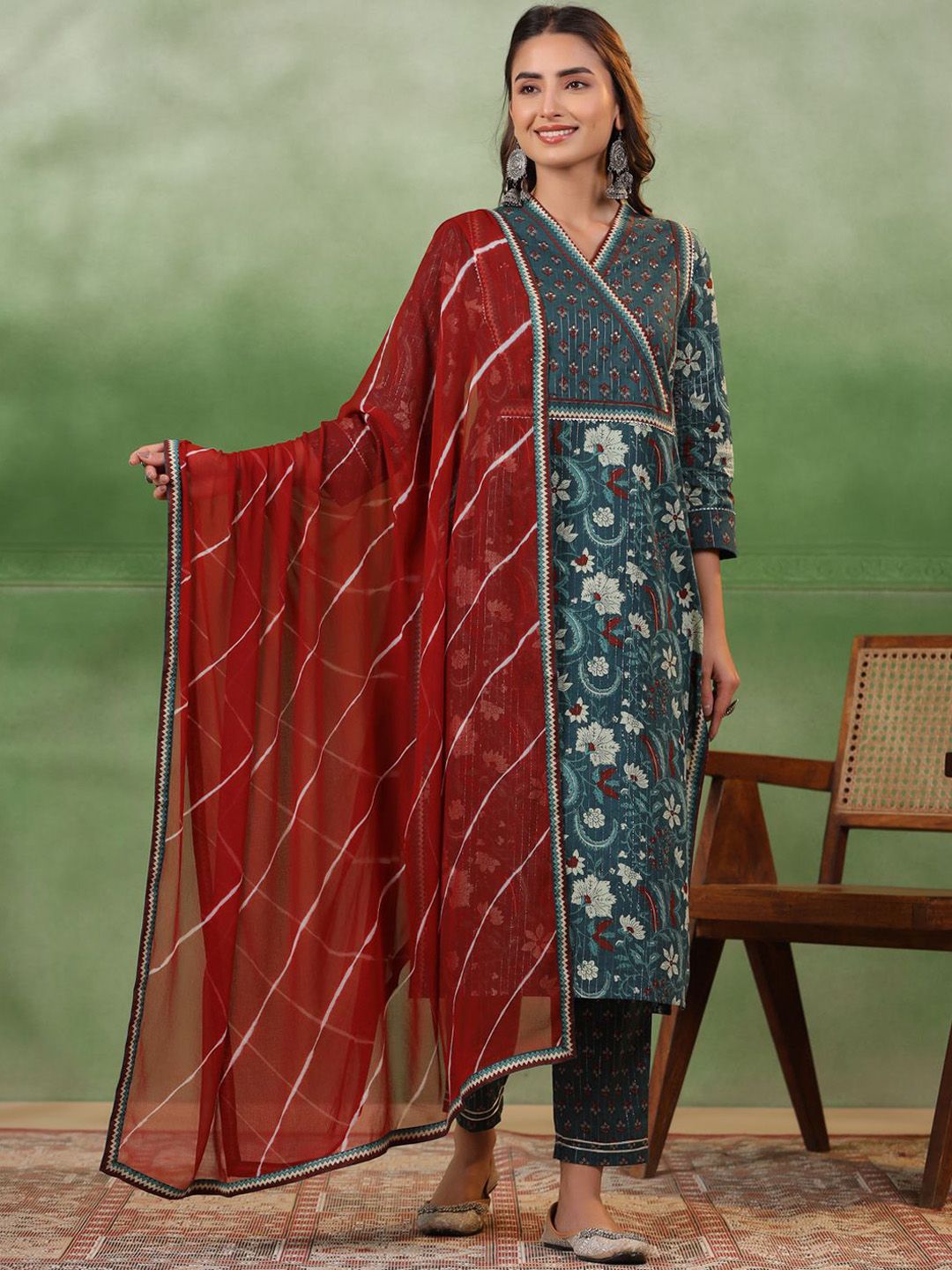 Indyancart SN Women's Green Floral Printed V-Neck Gotta Patti Pure Cotton Kurta With Trousers & Dupatta