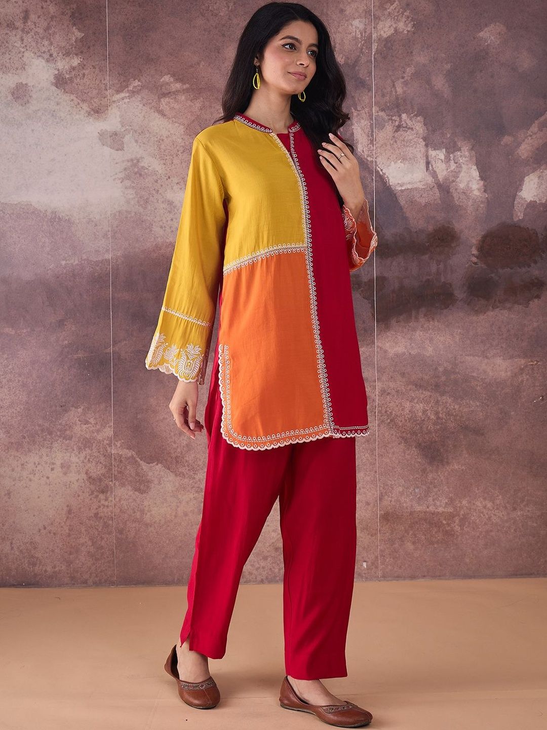 Colourblocked Band Collar Thread Work Kurti With Trouser
