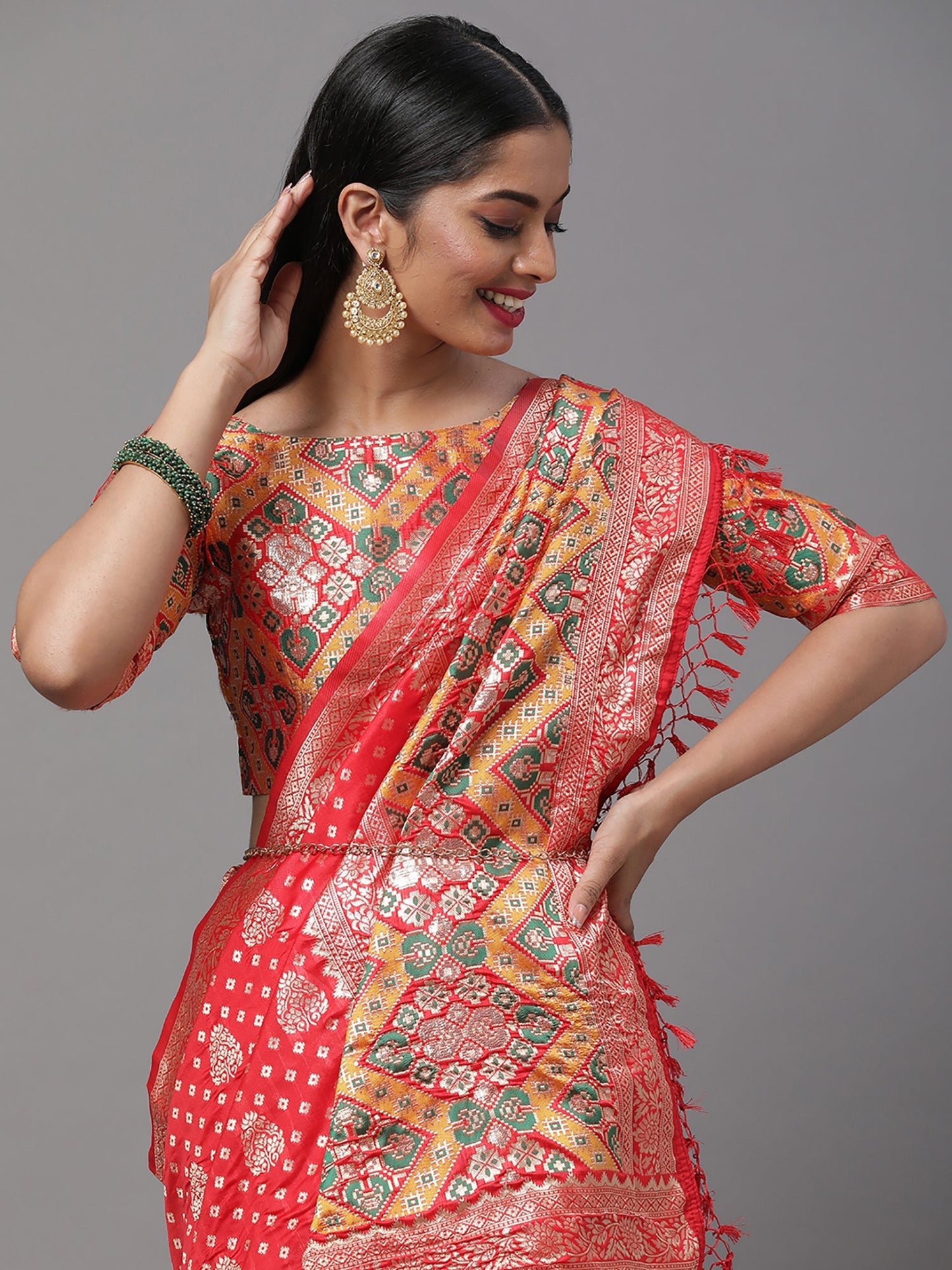 Women's Silk Blend Red Woven Design Woven saree With Blouse Piece