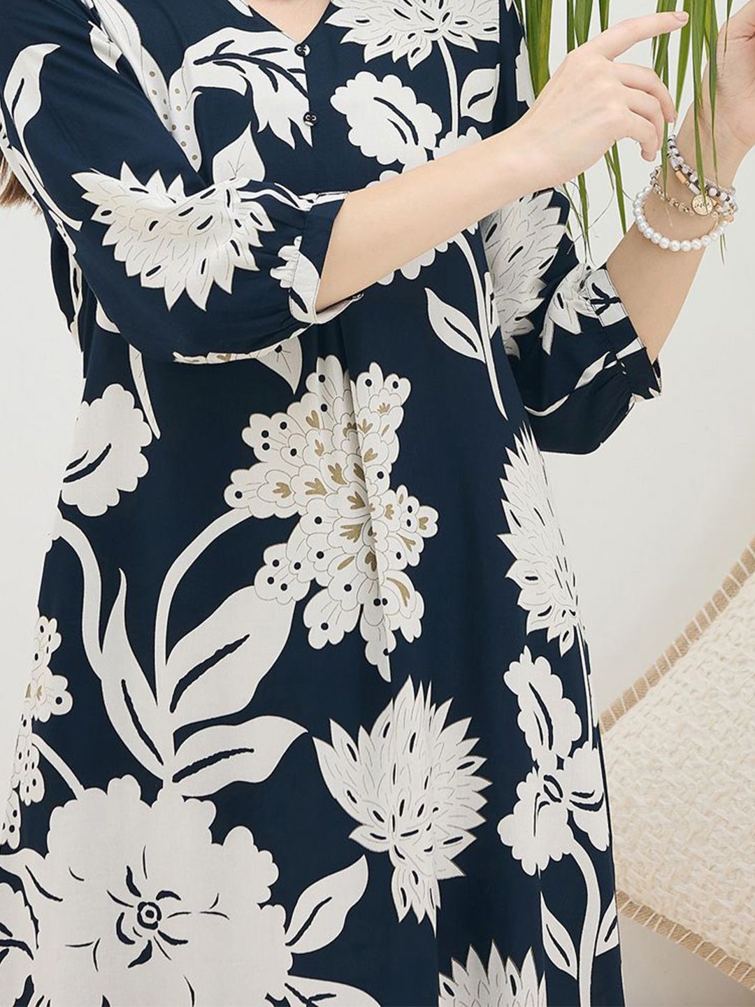 Indyancart IE Floral Printed V-Neck Tunic & Trousers