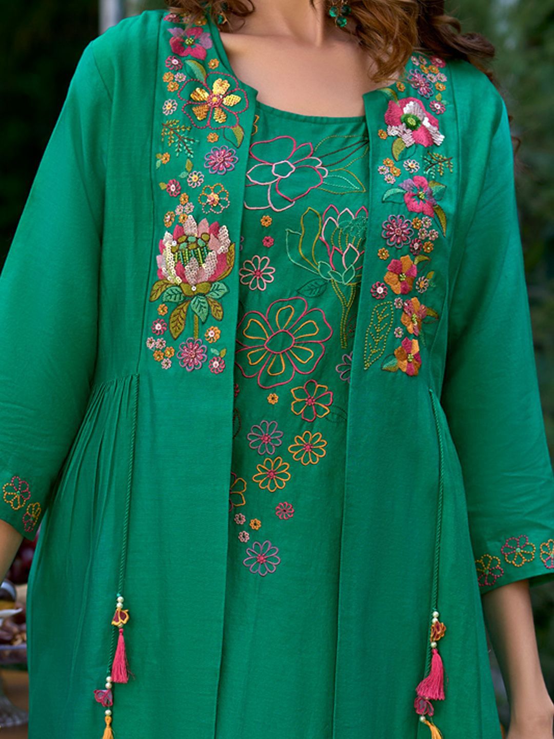 Indyancart IE Women Floral Embroidered Regular Beads and Stones Kurta with Trousers