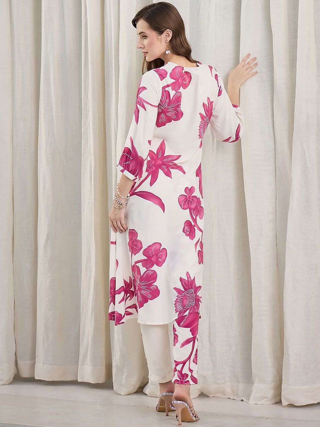 Indyancart IE Floral Printed V-Neck Tunic & Trousers