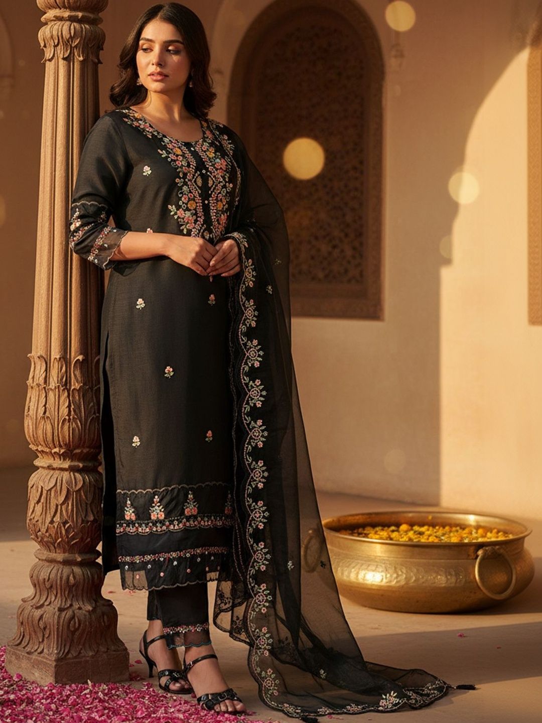 Women Floral Embroidered Regular Thread Work Kurta with Trousers & With Dupatta