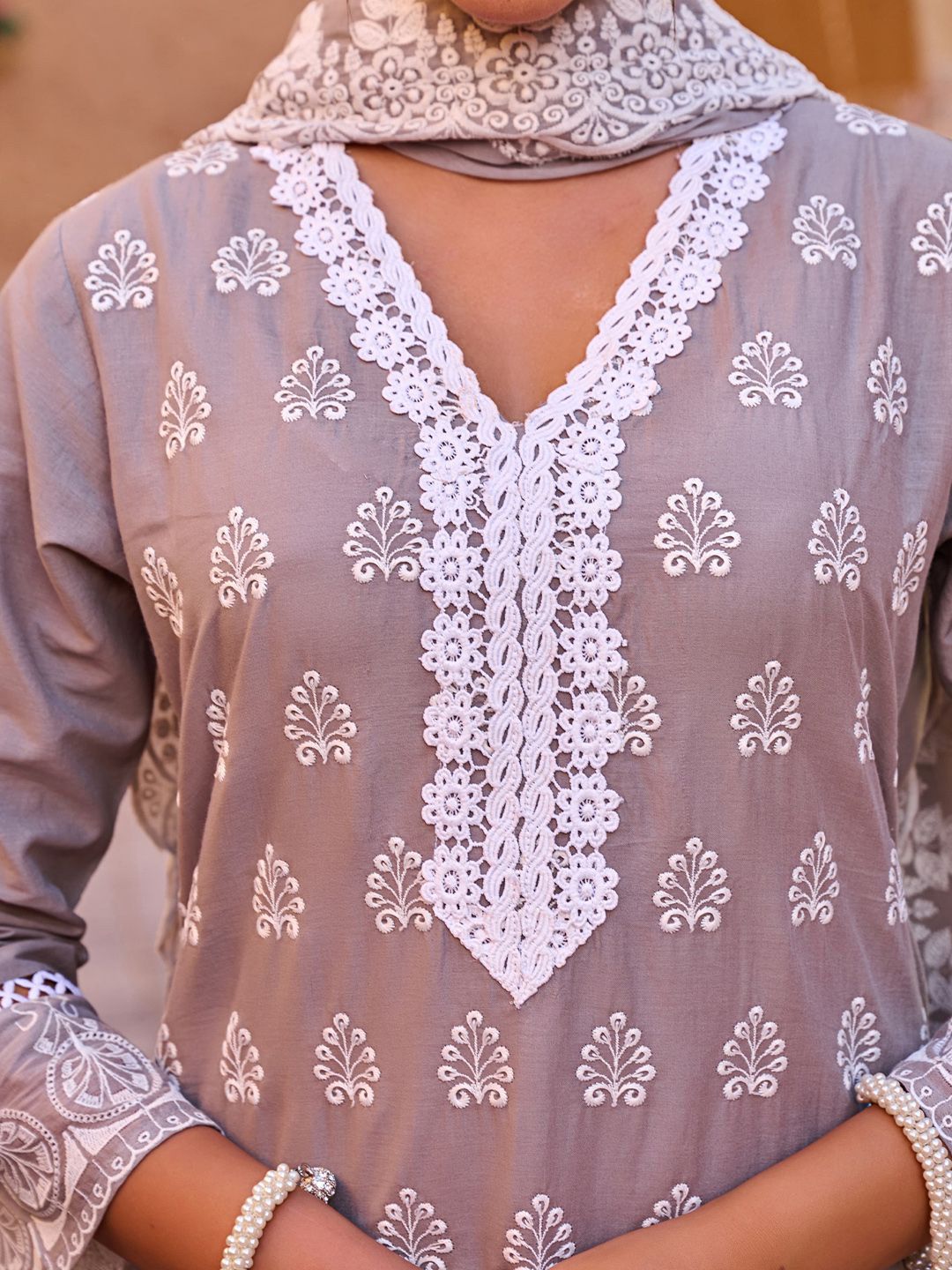 Floral Embroidered Thread Work Pure Cotton Kurta With Trousers & Dupatta