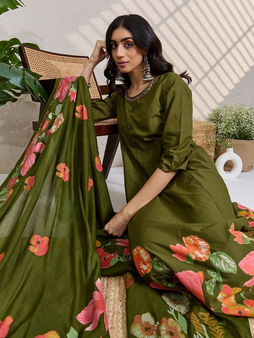 Women Floral Printed Regular Beads and Stones Pure Cotton Kurta with Trousers & With Dupatta