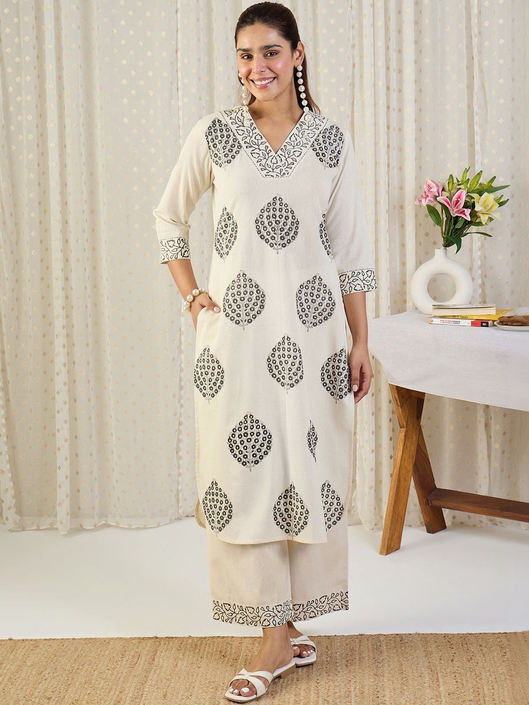 Ethnic Motifs Printed V-Neck Pure Cotton Straight Kurta With Trousers