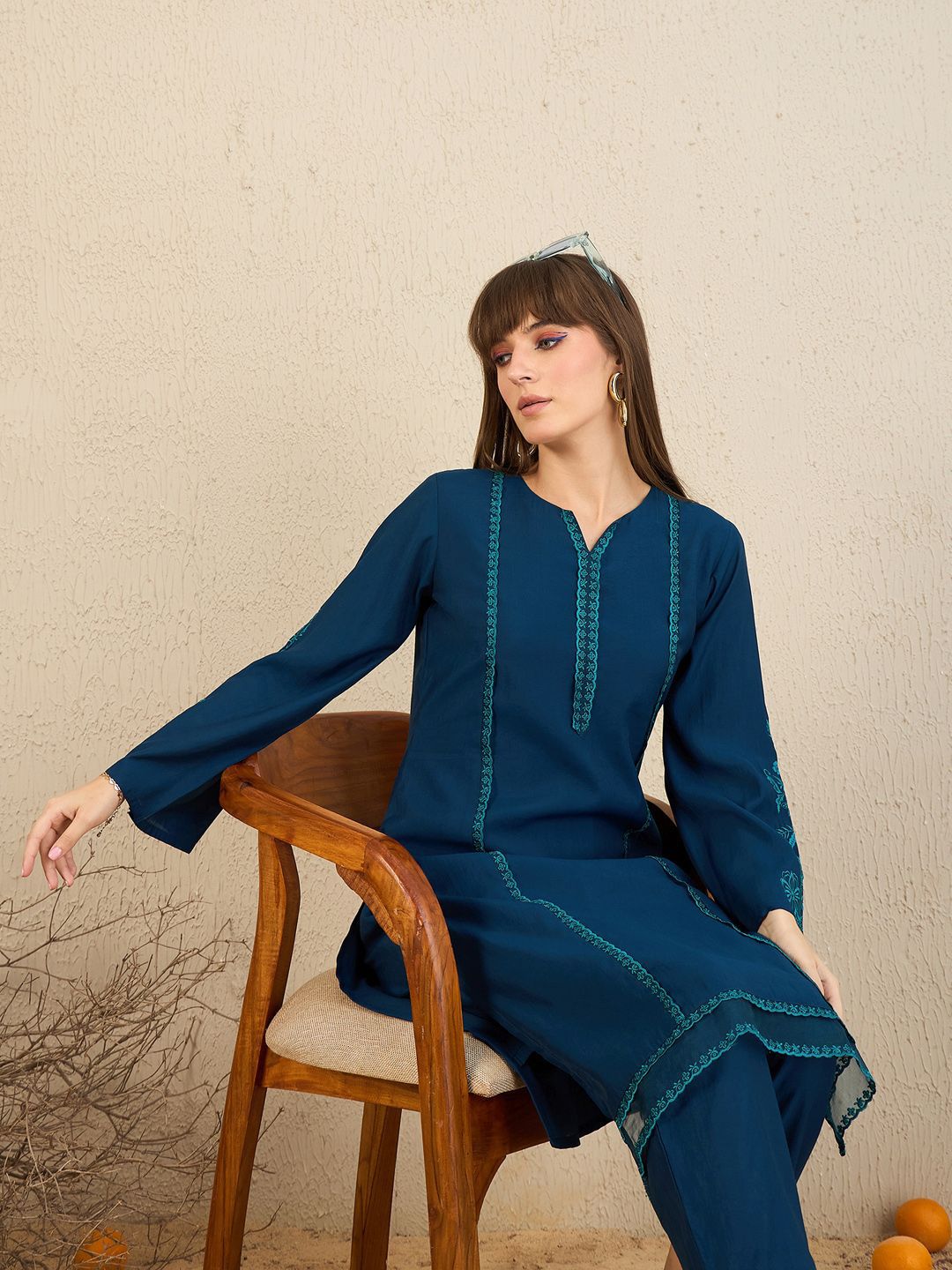 Ethnic Motifs Embroidered Thread Work Kurta With Trousers