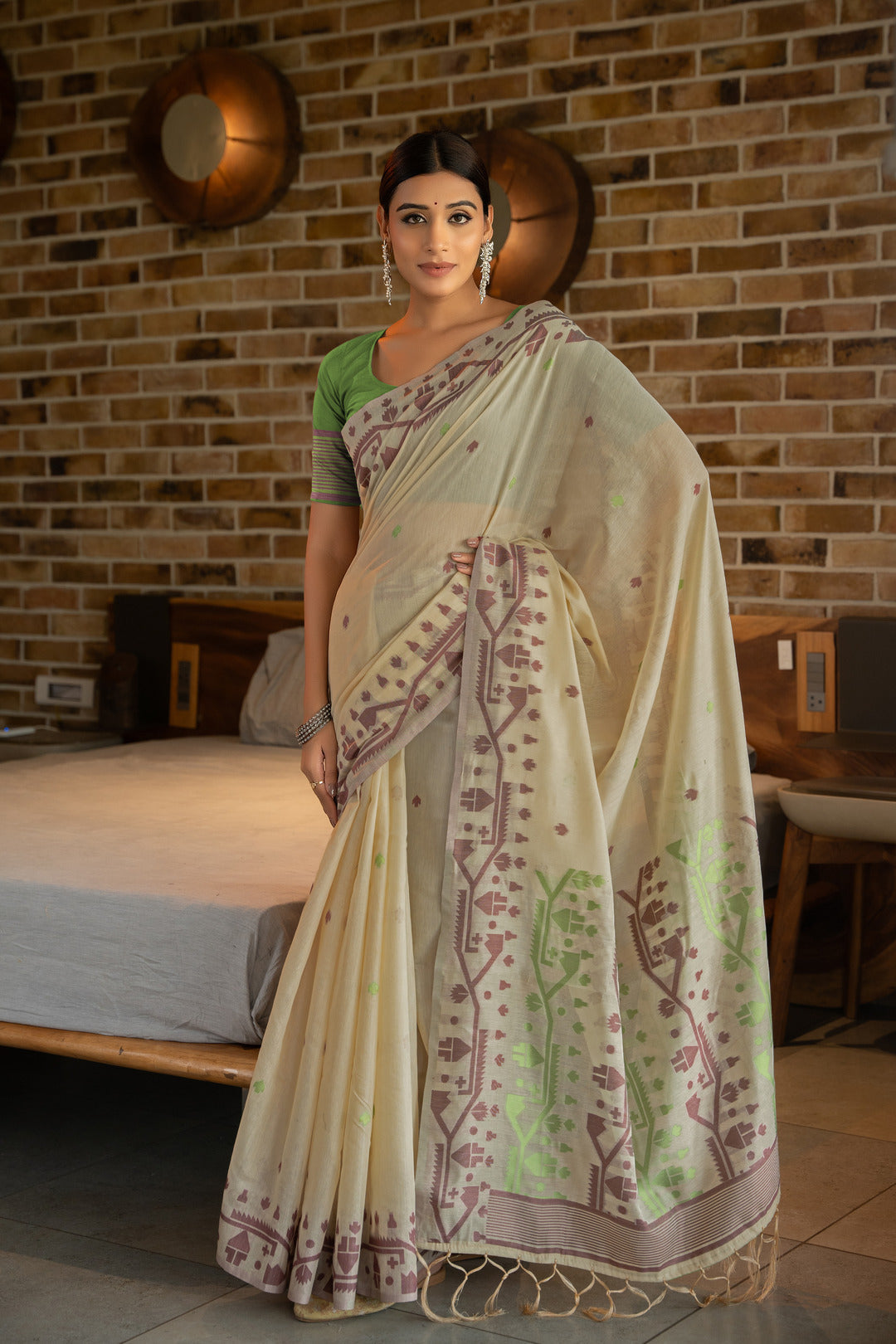 Dhiyona GR Women's Pankti Spring Green Cotton Jamdani Saree