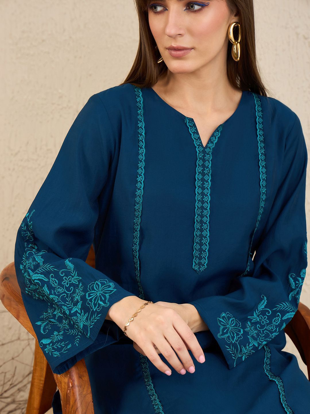 Ethnic Motifs Embroidered Thread Work Kurta With Trousers