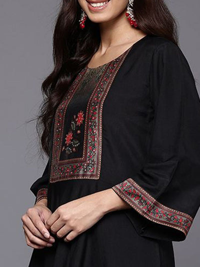 Indyancart VA Women's Floral Solid Empire Sequinned Kurtas & Trousers With Dupatta