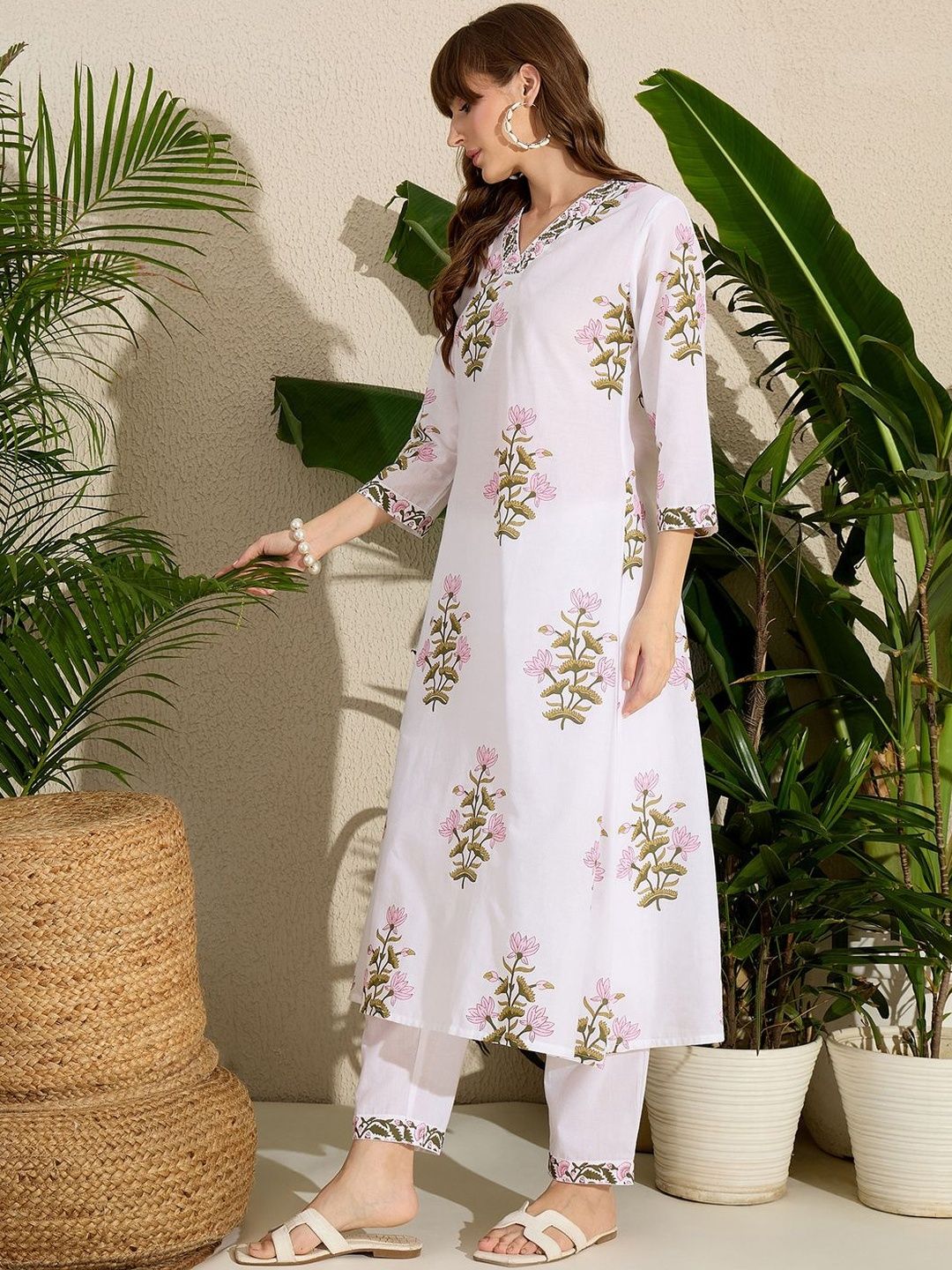 Women Floral Printed Regular Pure Cotton Kurta with Trousers