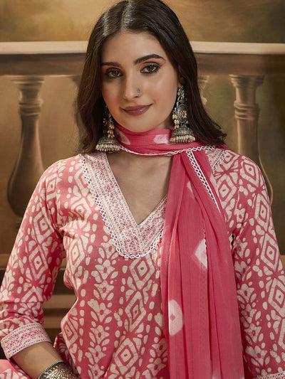 Indyancart SN Women's Floral Printed V Neck Straight Kurta Trouser With Dupatta