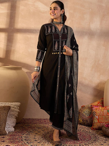 Women Embroidered Pure Cotton Kurta With Trousers & Dupatta Kurta Sets