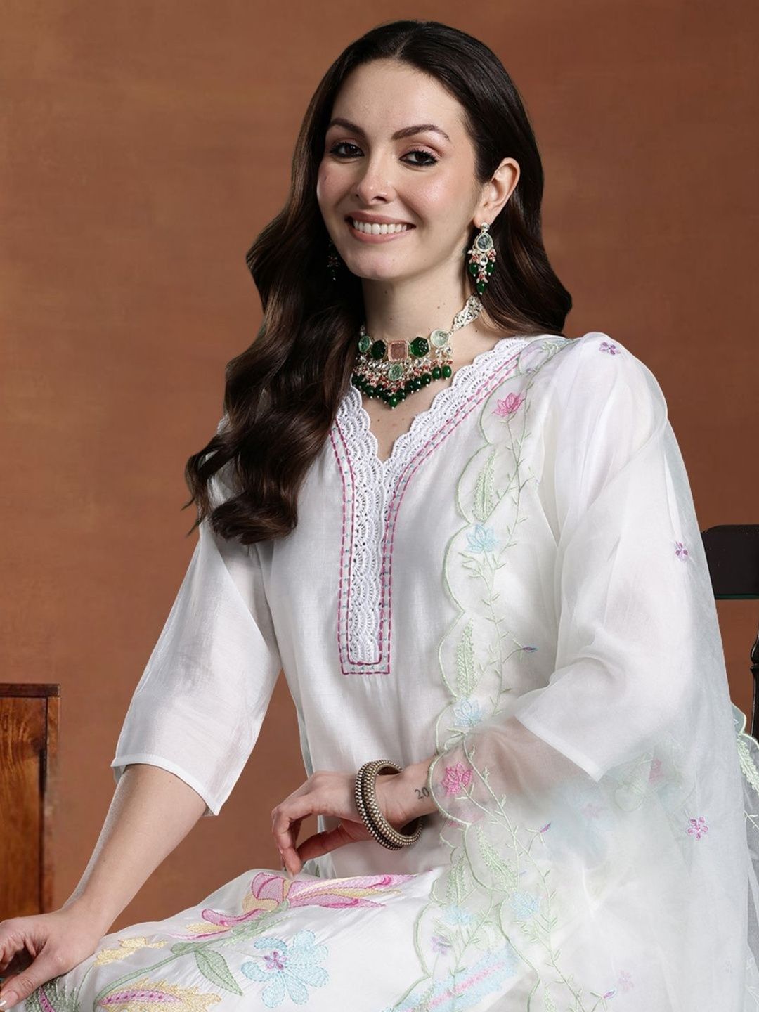 Women Floral Embroidered Regular Thread Work Kurta with Trousers & With Dupatta