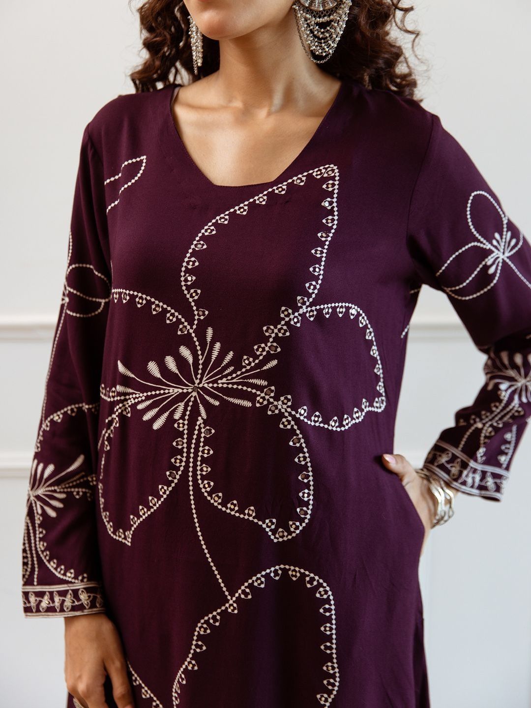 Women Floral Printed Regular Thread Work Kurta with Trousers