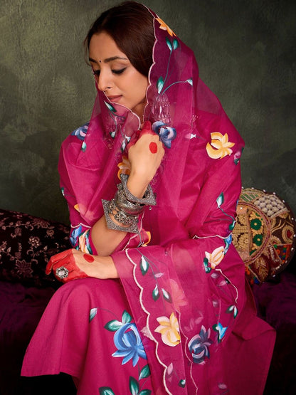 Women Floral Printed and Thread Work Pure Cotton Kurta with Trousers & Dupatta