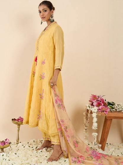 Women Floral Embroidered Regular Thread Work Kurta with Trousers & With Dupatta