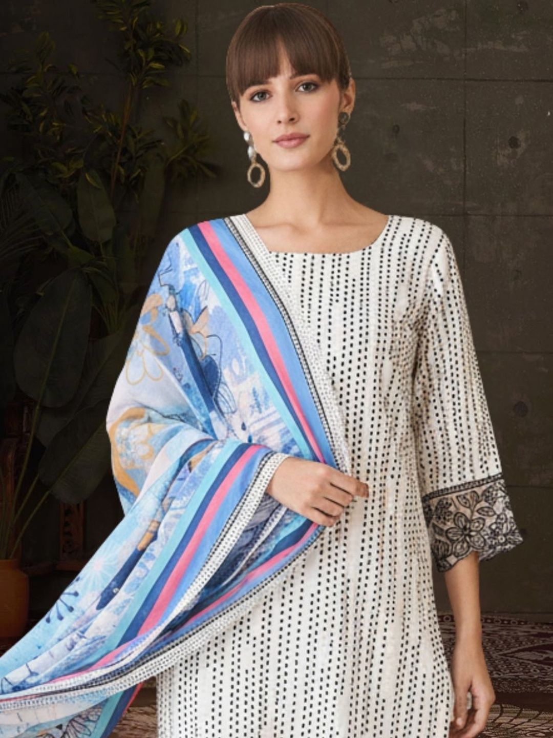 Women Printed Regular Thread Work Kurta with Trousers & With Dupatta