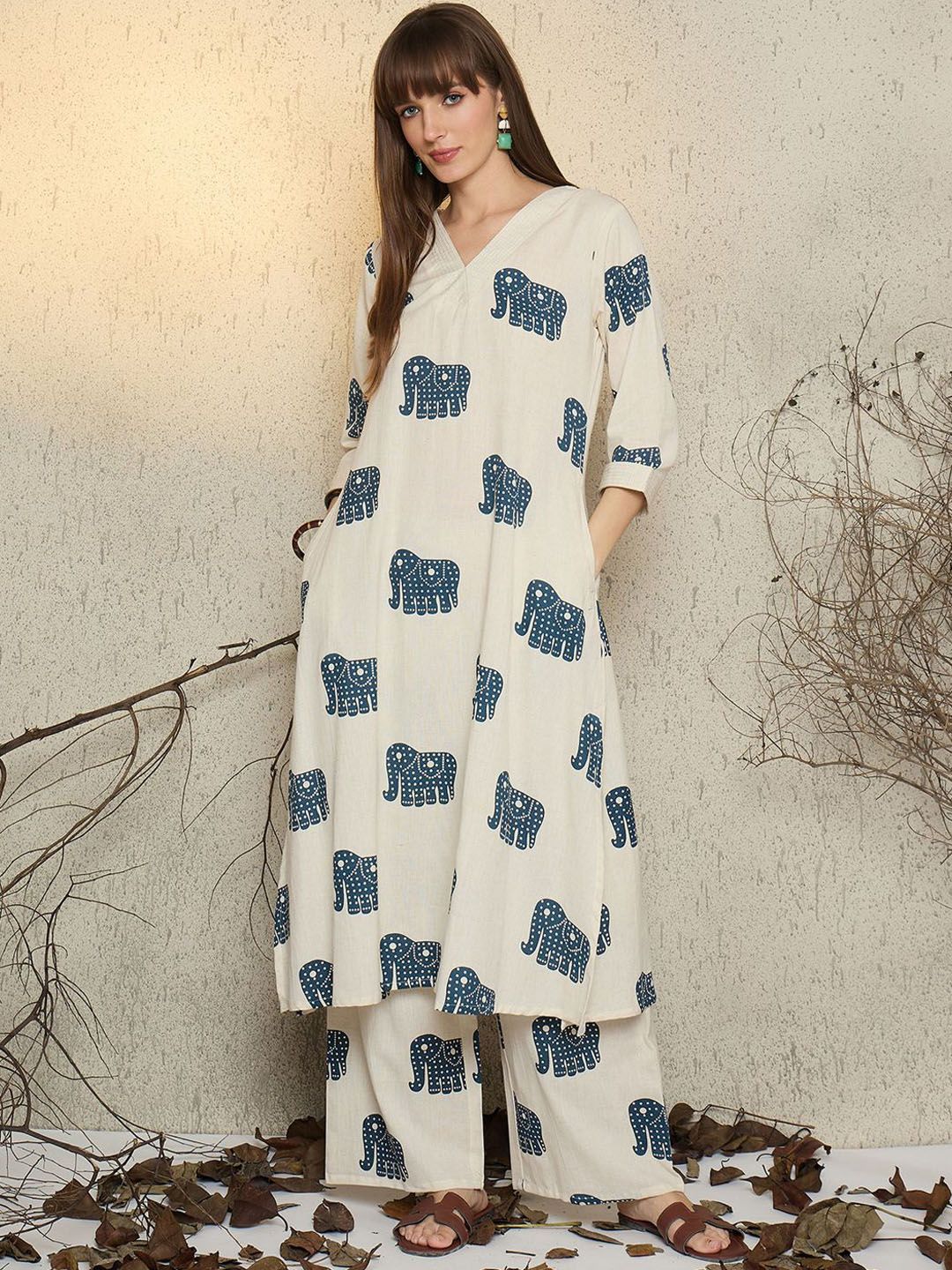 Dhiyona IE Women Printed V-Neck Top and Trousers Co-Ords