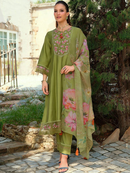 Floral Embroidered Round Neck Thread Work Kurta With Trousers & Dupatta