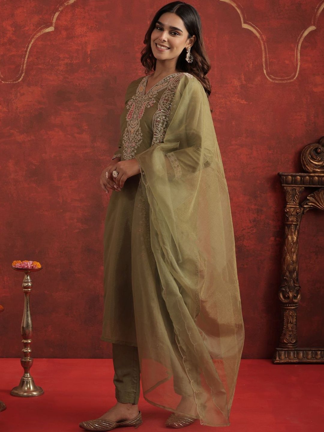 Women Ethnic Motifs Embroidered Kurta With Trousers & Dupatta Kurta Sets
