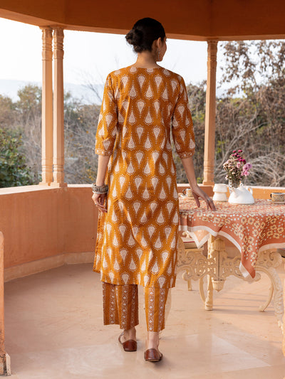 Indyancart FL Women's Mustard Cotton Printed Straight-Cut Kurta Set