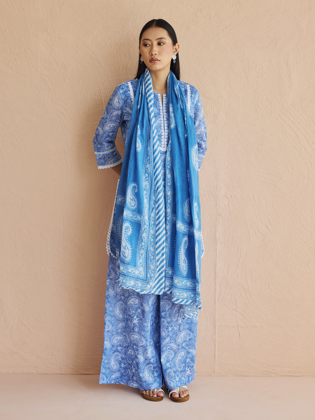 Dhiyona FL Women's Blue Paisley Printed Cotton Kurta Set with Dupatta