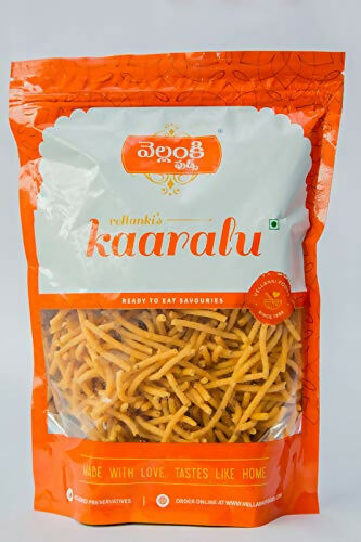 Vellanki Foods North Indian snacks combo pack with 250g each of Muruku, Chegodi, Vampoosa, and Mixture, arranged in a box