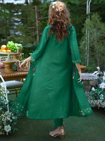 Indyancart IE Women Floral Embroidered Regular Beads and Stones Kurta with Trousers