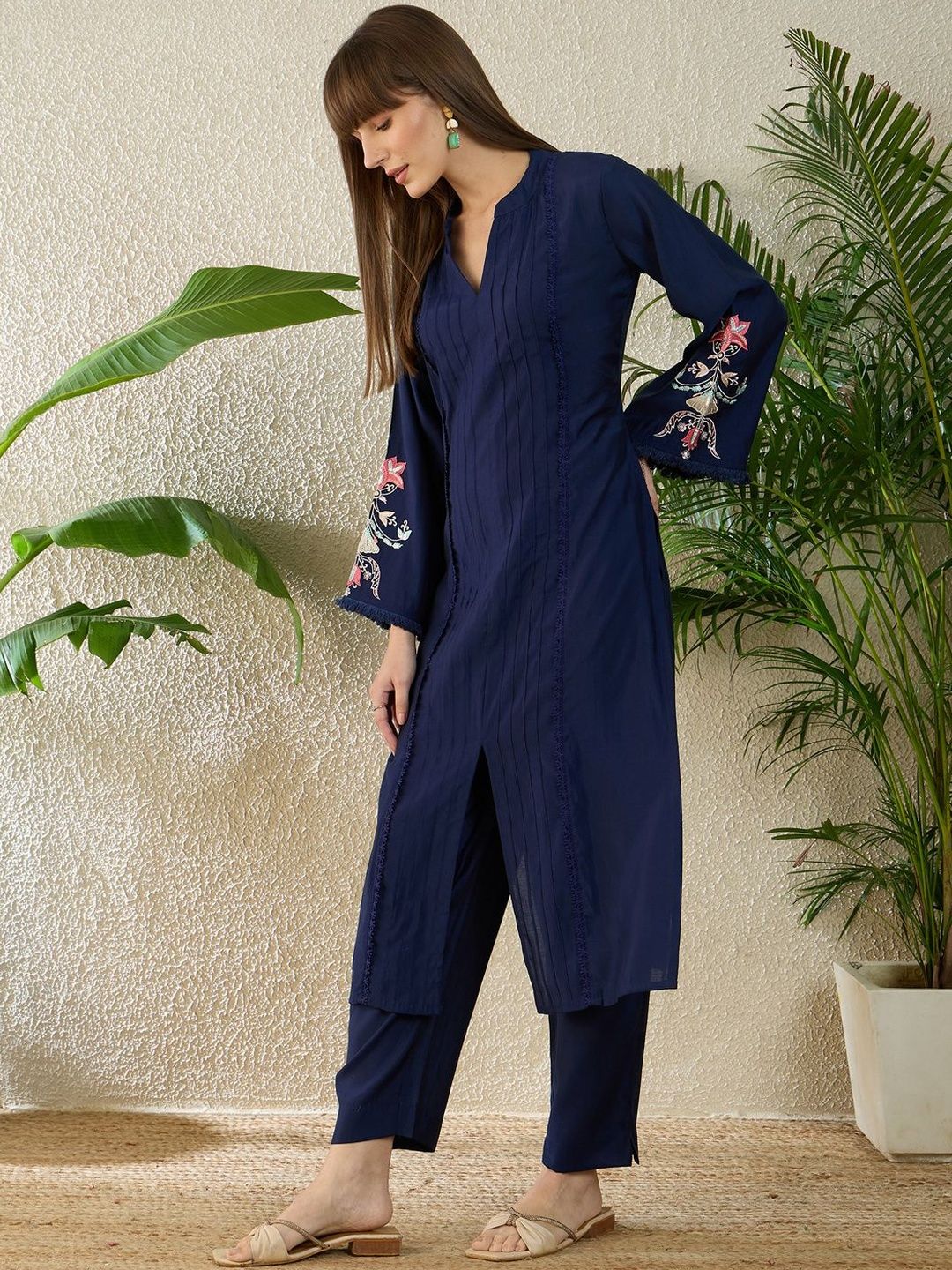 Floral Embroidered V-Neck Thread Work Kurta With Trouser