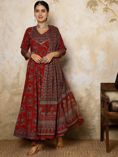 Indyancart SN Women's Printed Pure Cotton Flared V-Neck Anarkali Kurta & Palazzo With Dupatta