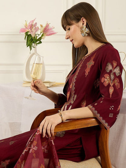 Floral Embroidered Round Neck Regular Straight Kurta With Trousers & Dupatta