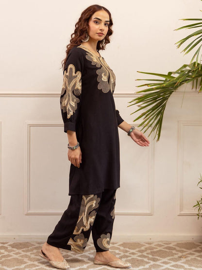 Indyancart IE Embroidered Round Neck Three Fourth Sleeve Tunic With Trouser Co-Ords