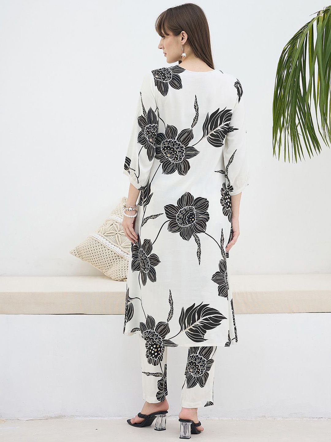 Indyancart IE Floral Printed V-Neck Tunic & Trousers