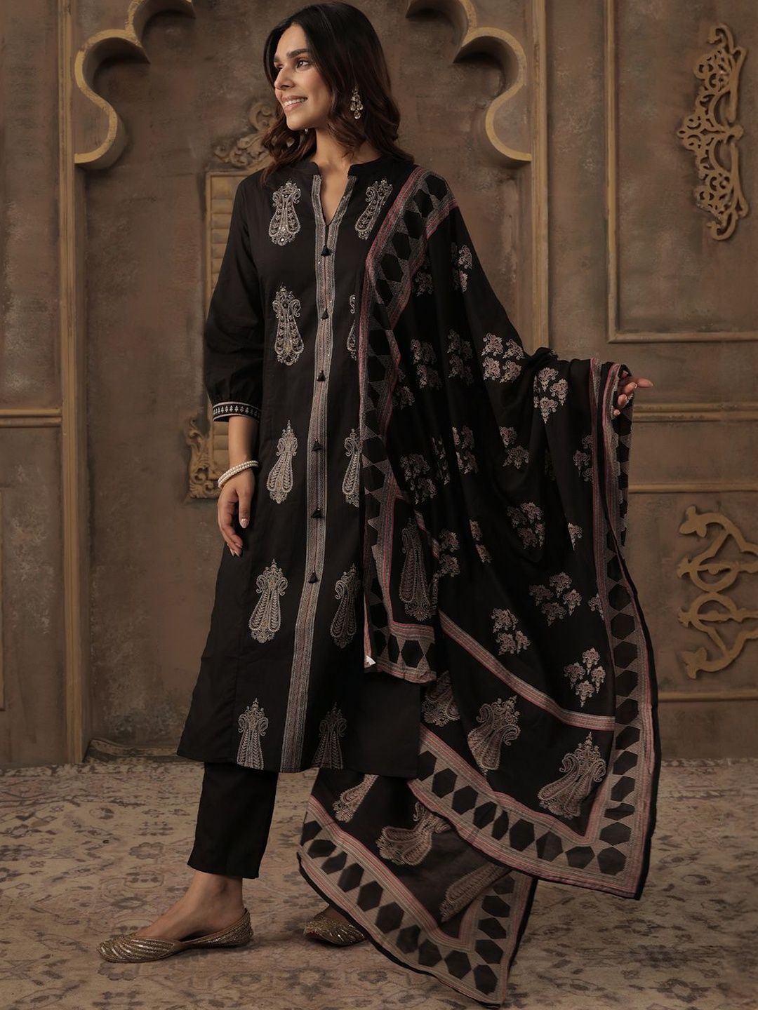 Embroidered Mandarin Collar Thread Work Pure Cotton Kurta With Trousers & Dupatta