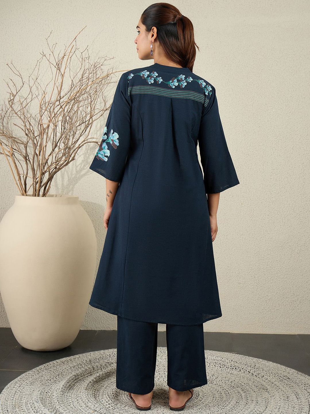 Women Floral Printed Mandarin Collar Pure Cotton Kurta with Trousers
