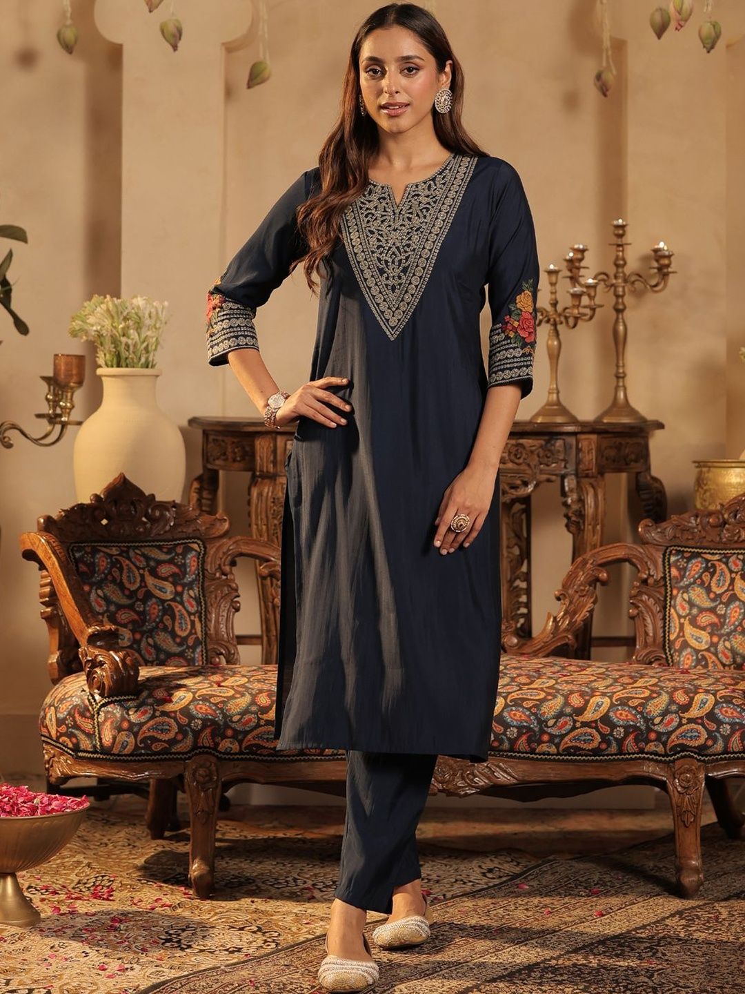 Ethnic Motifs Embroidered Straight Thread Work Kurta With Trouser