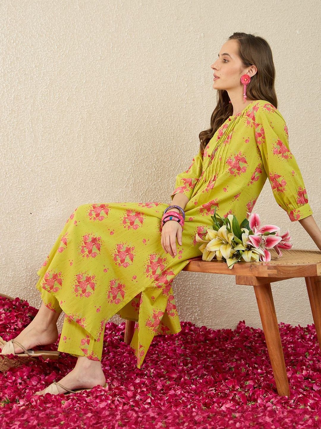 Women Floral Printed Pleated Pure Cotton Kurta with Trousers
