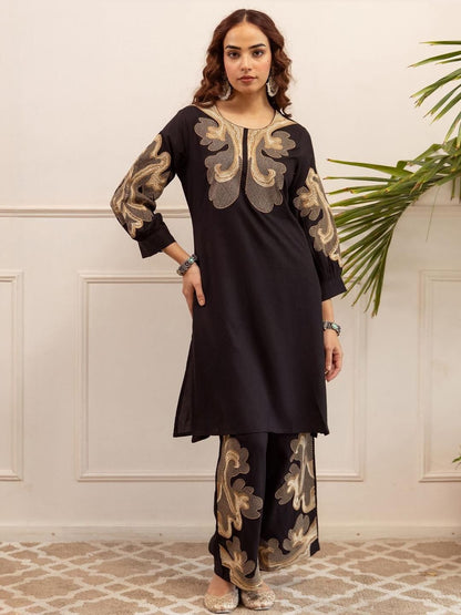 Indyancart IE Embroidered Round Neck Three Fourth Sleeve Tunic With Trouser Co-Ords