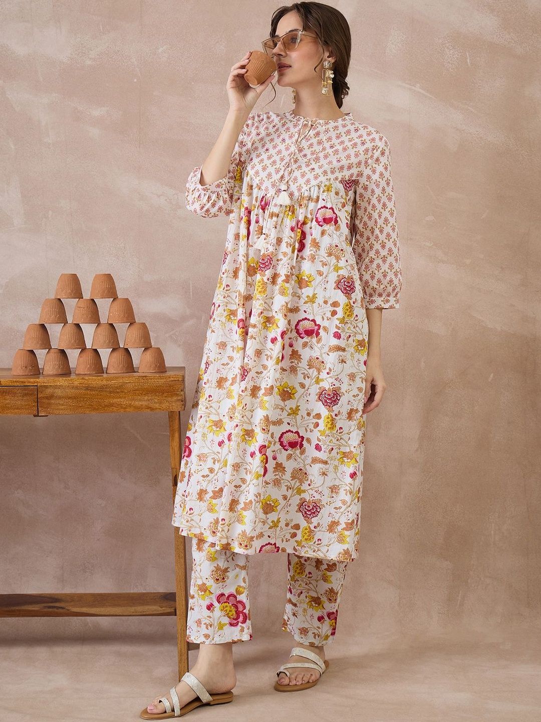 Women Floral Printed Empire Pure Cotton Kurta with Trousers