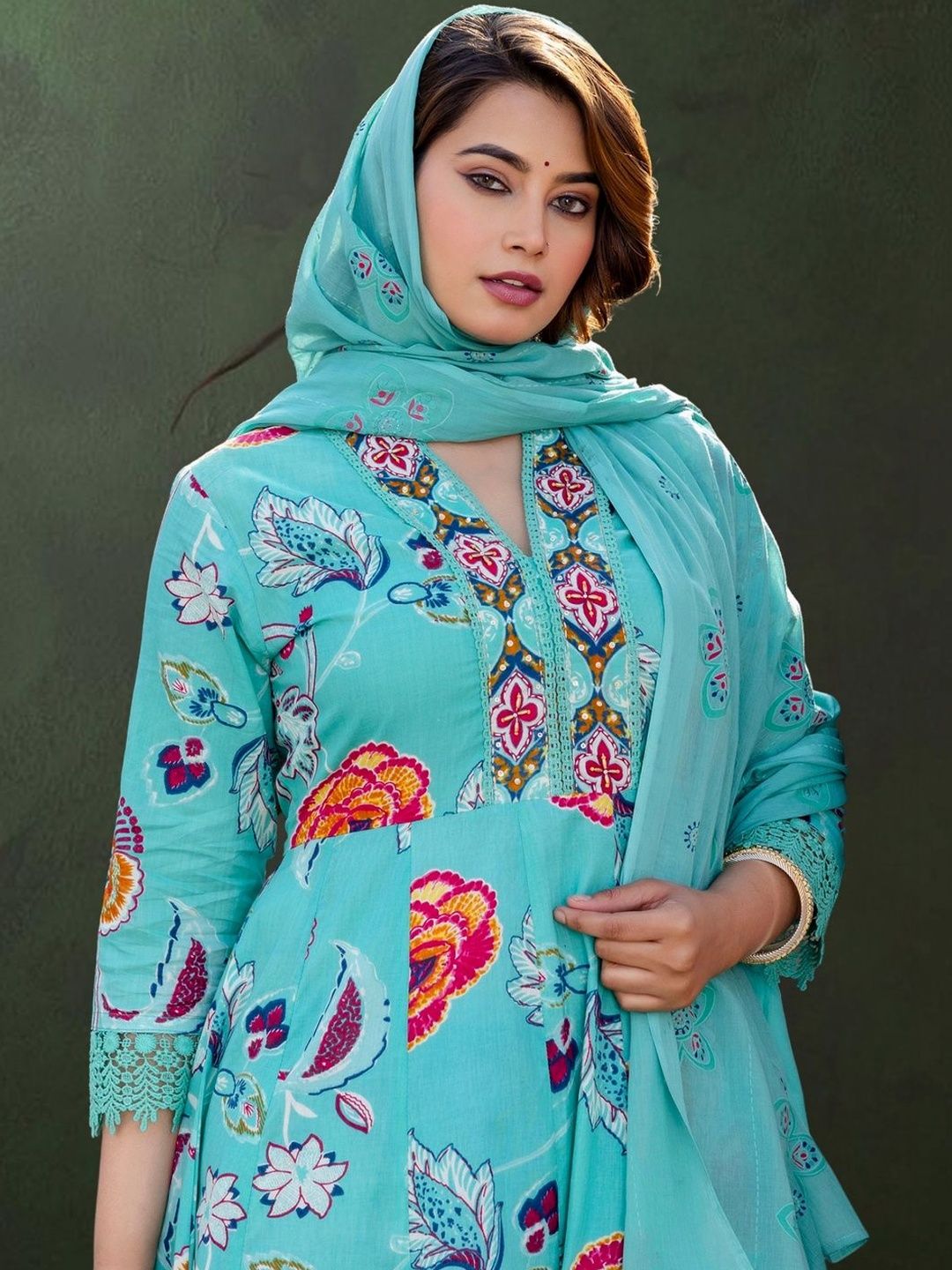 Women Floral Printed Panelled Pure Cotton Kurta with Trousers & With Dupatta