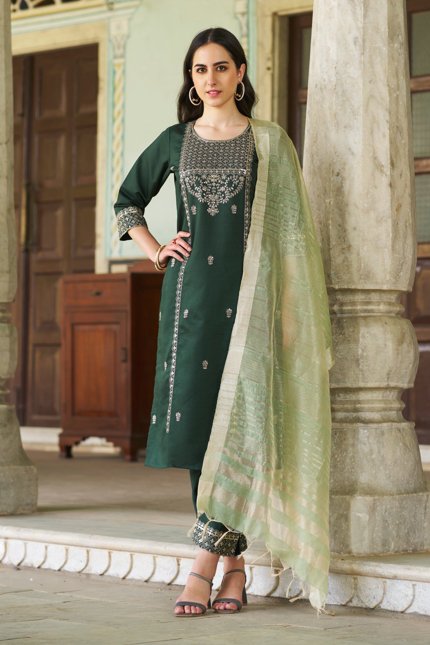 Dhiyona VV Raagini Women Kurta and Pant Sest Viscose Rayon