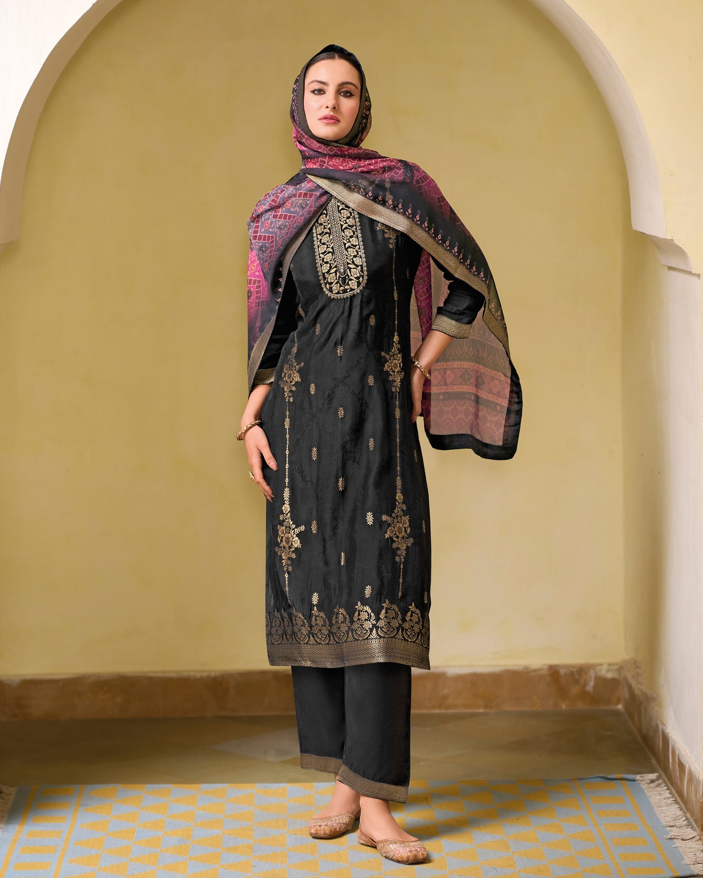 Dhiyona VV Gunjika Viscose Self Jacquard Women Kurta and Trouser Duppata Set