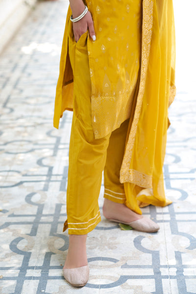 Indyancart VV Vivah Women Kurta and Pant Sets Dupatta Viscose Rayon Silk Blend with Handwork