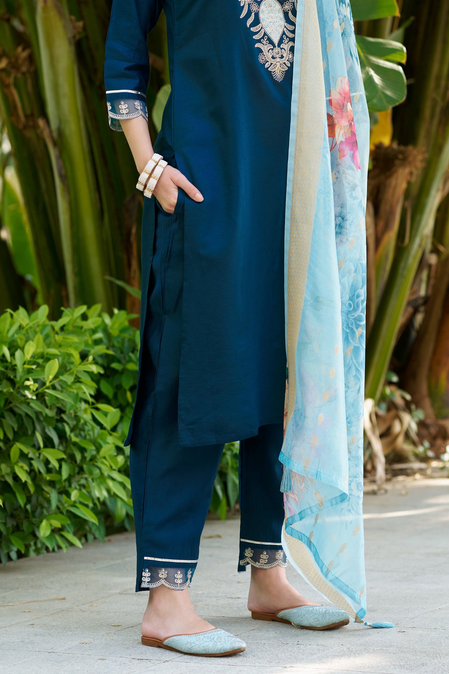 Dhiyona VV Gulaabo Women Kurta and Pant Viscose Rayon Fabric