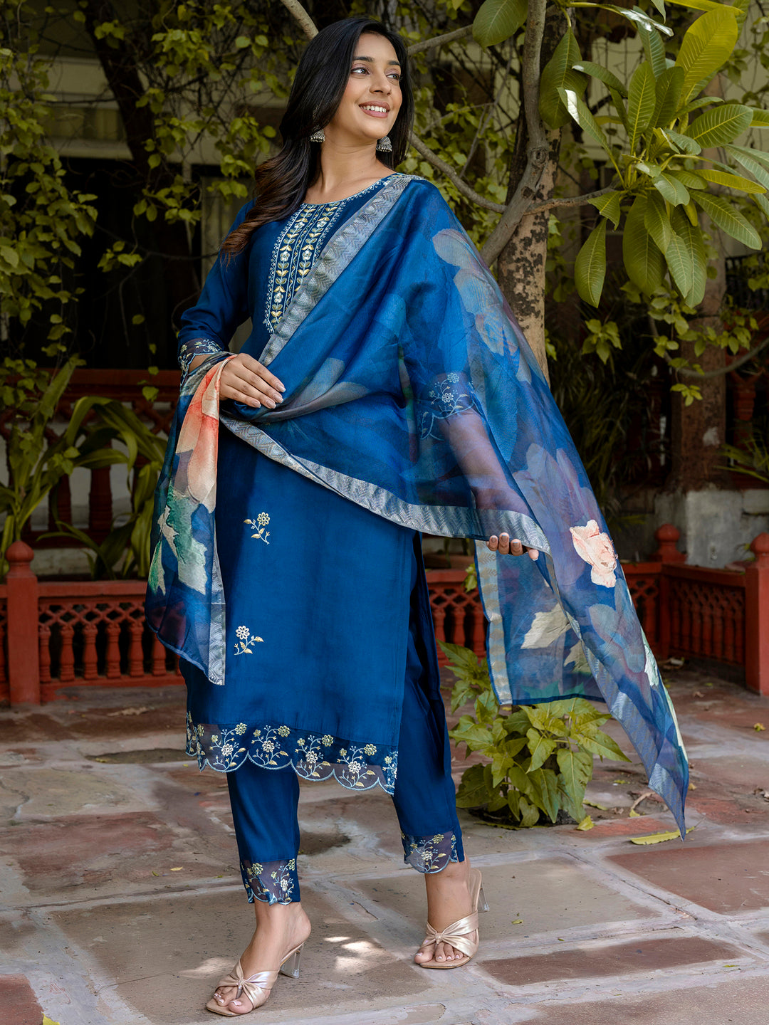 Dhiyona VV Women's Silk Blend Kurta Pant Dupatta Set