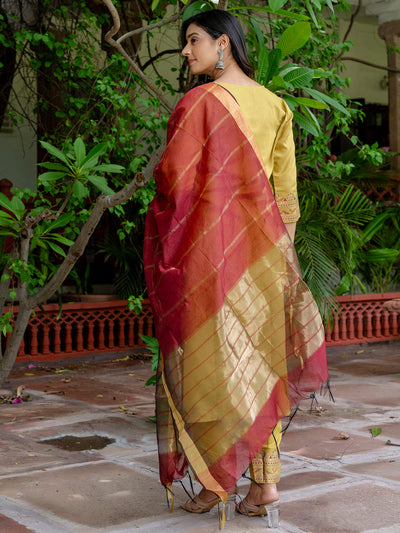 Indyancart VV Women's Kurta Set with Dupatta Foil Print Kurta Set forIndyancart VV Women's