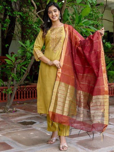 Indyancart VV Women's Kurta Set with Dupatta Foil Print Kurta Set forIndyancart VV Women's